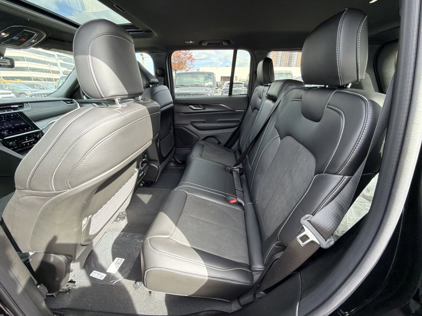 New 2025 Jeep Grand Cherokee Altitude image 24