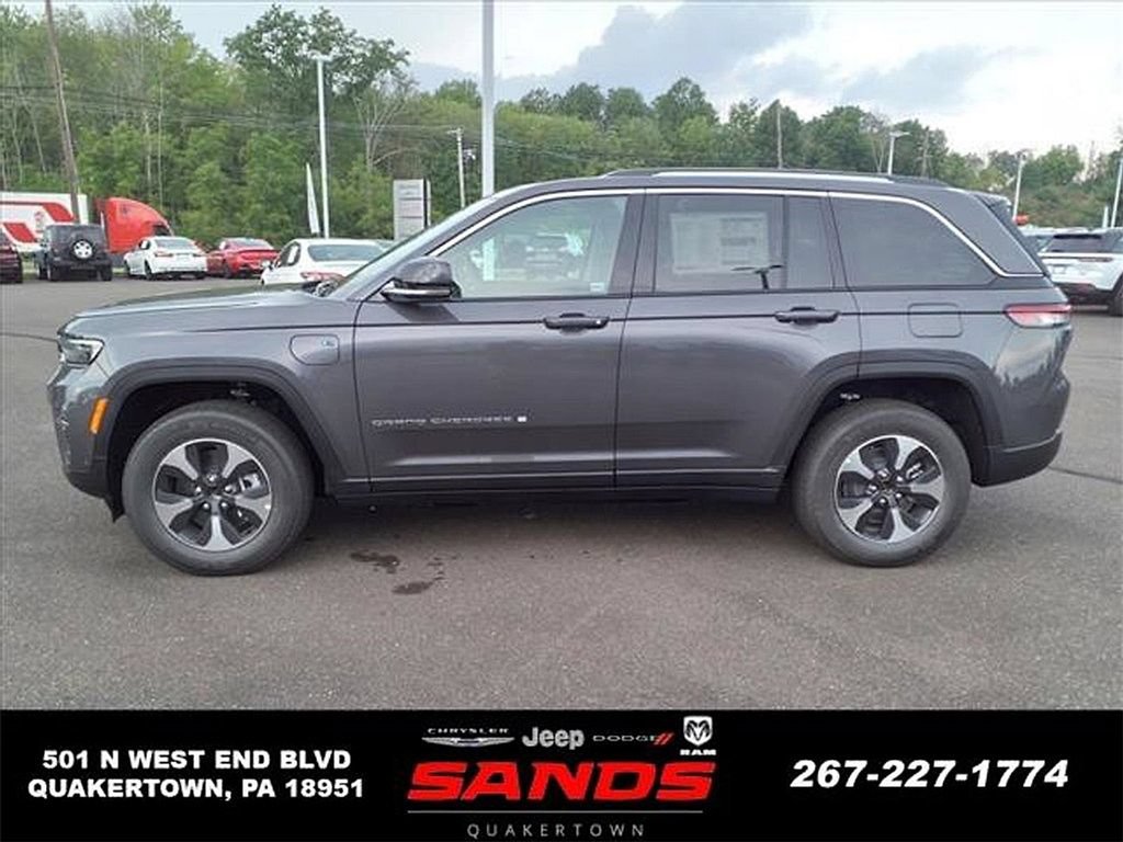 New 2023 Jeep Grand Cherokee 4WD 4xe w/ Luxury Tech Group II image 7