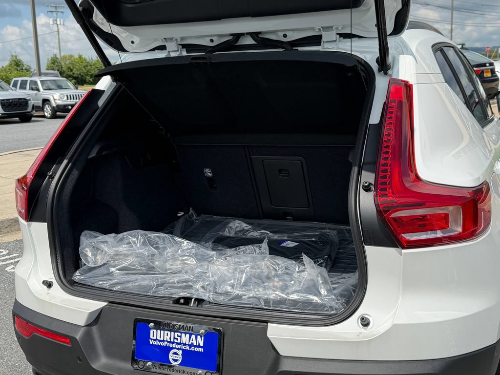 New 2026 Volvo XC40 B5 Plus w/ Climate Package AWD/4WD image 13