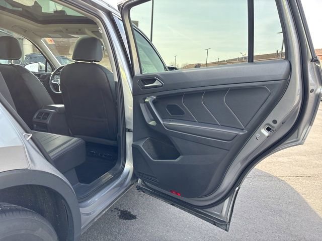 Used 2024 Volkswagen Tiguan SE image 25
