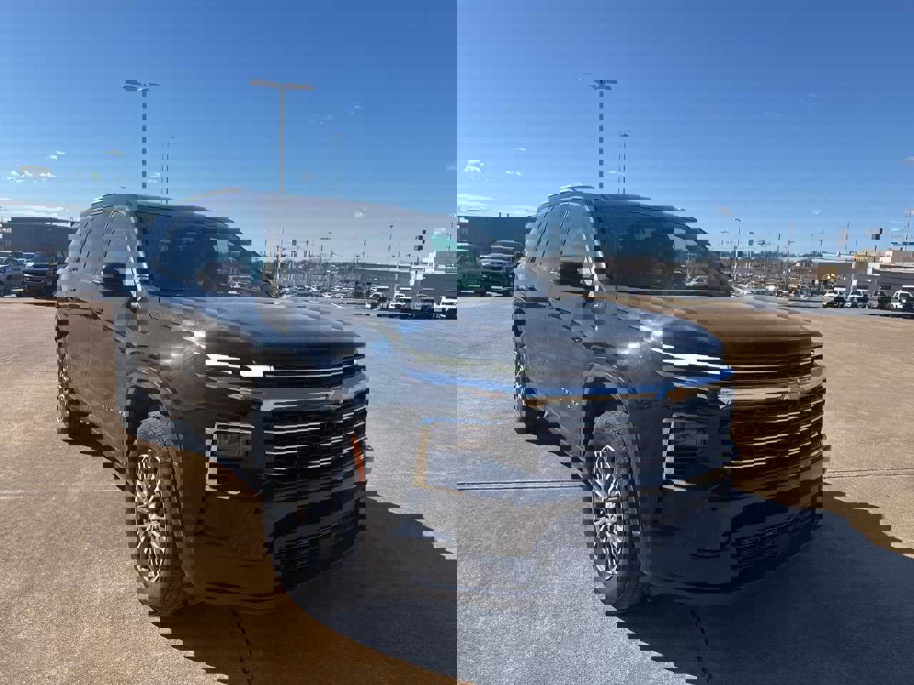 Used 2025 Chevrolet Traverse LT