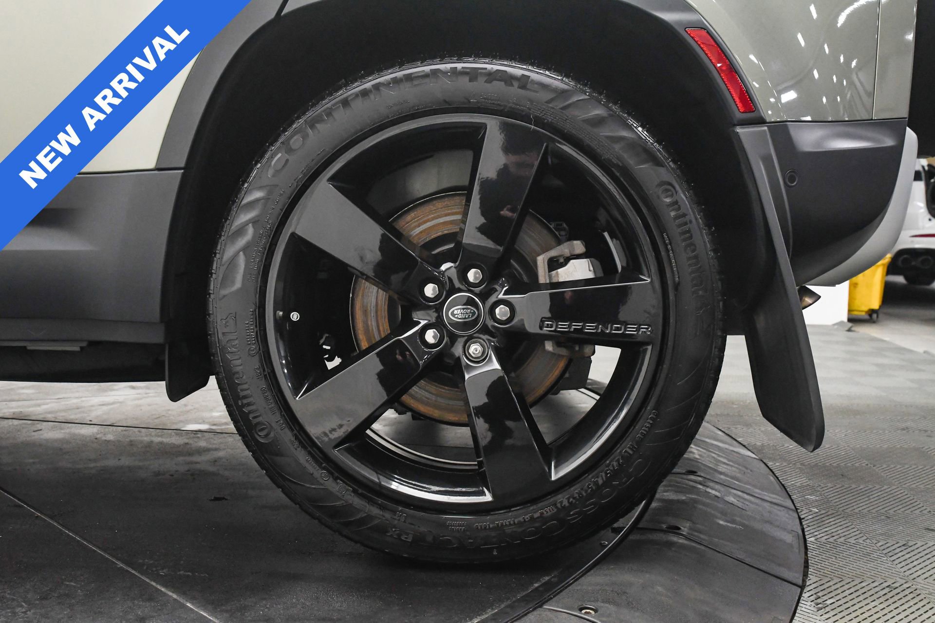 Used 2024 Land Rover Defender 110 S image 30