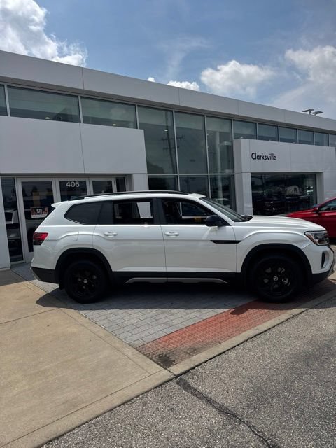 Used 2024 Volkswagen Atlas Peak Edition SEL AWD/4WD image 5