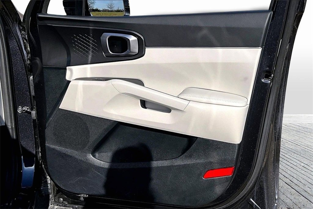 Certified 2025 Kia Sorento EX w/ Panoramic Sunroof Package image 19