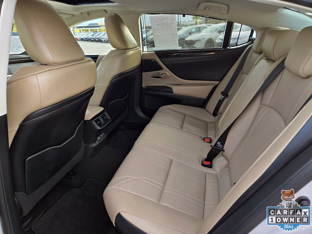 Used 2021 Lexus ES 300h Ultra Luxury w/ Accessory Package FWD image 56