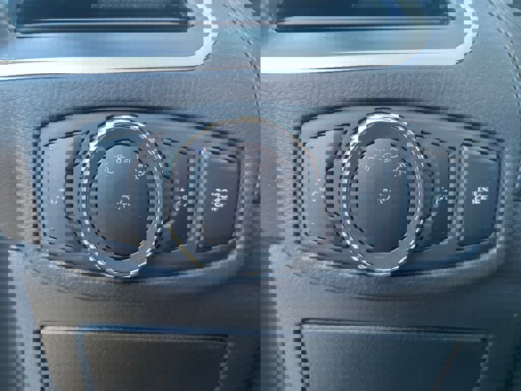 Used 2024 Ford Edge SEL image 16