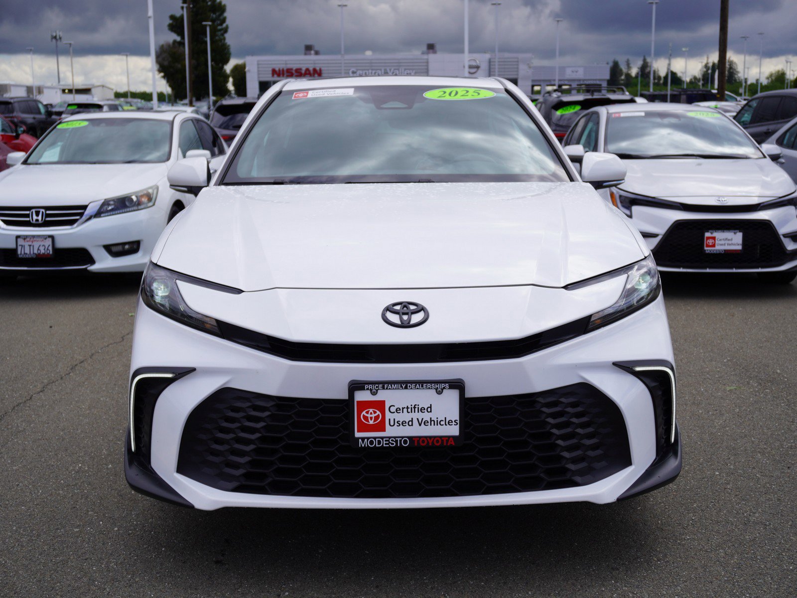 Used 2025 Toyota Camry SE AWD/4WD image 6