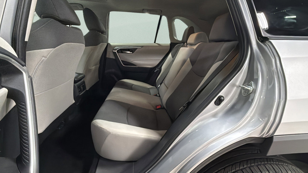 Used 2019 Toyota RAV4 XLE FWD image 33