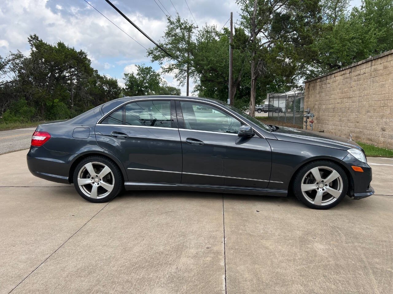 Used 2010 Mercedes-Benz E 350 Sedan image 16