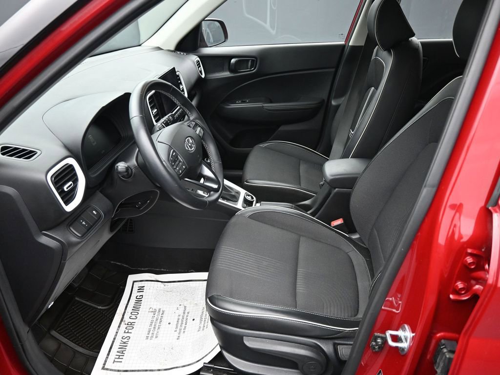 Used 2023 Hyundai Venue Limited image 11