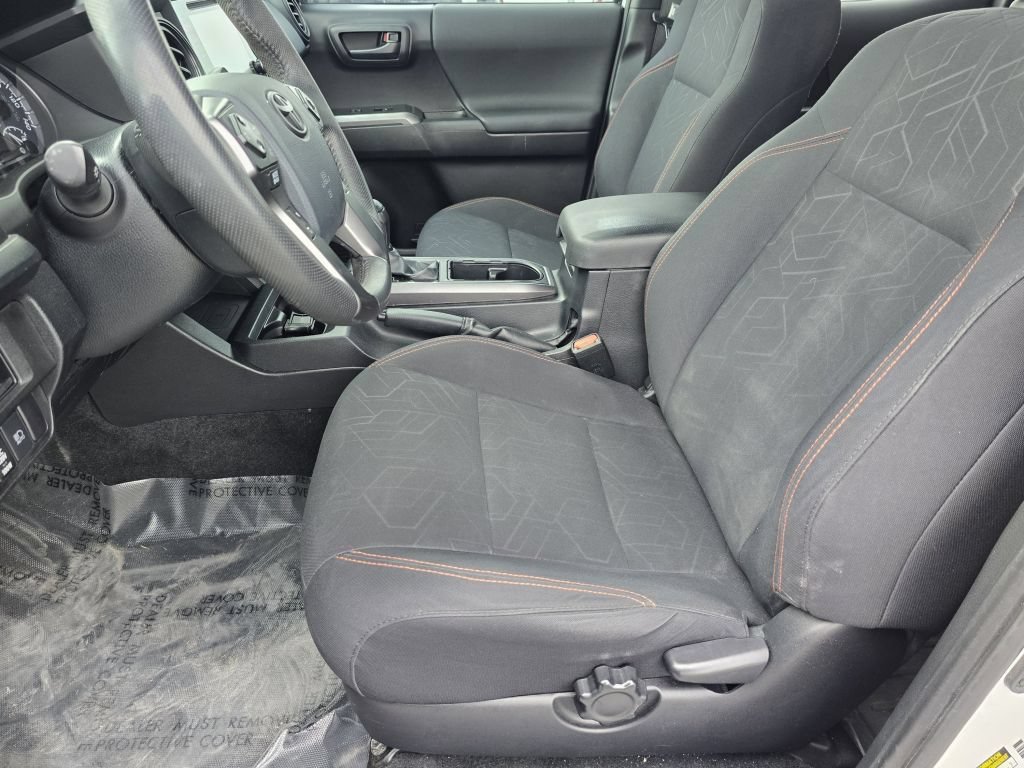 Used 2019 Toyota Tacoma TRD Off-Road AWD/4WD image 31