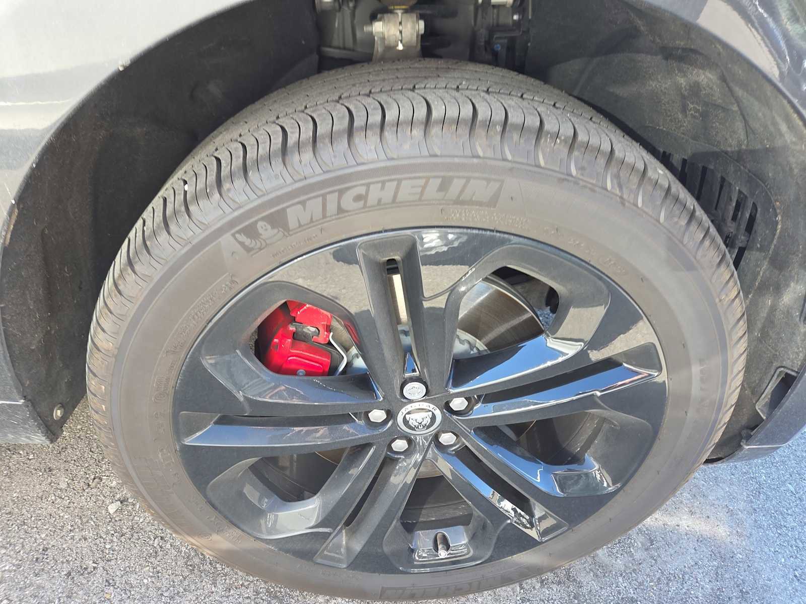 Used 2026 Jaguar F-PACE R-Dynamic S image 2