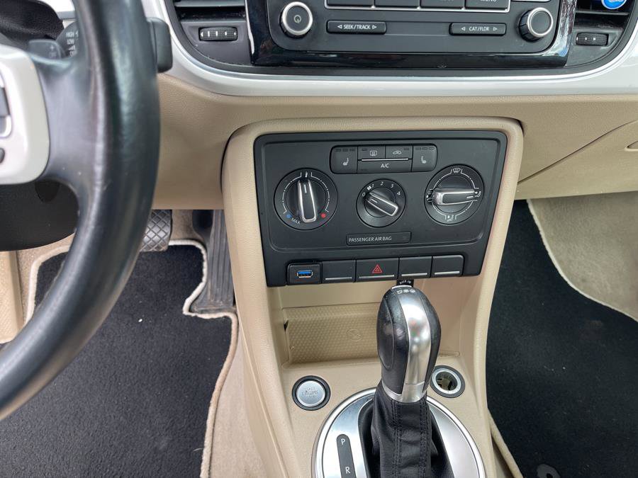 Used 2013 Volkswagen Beetle TDI FWD image 18