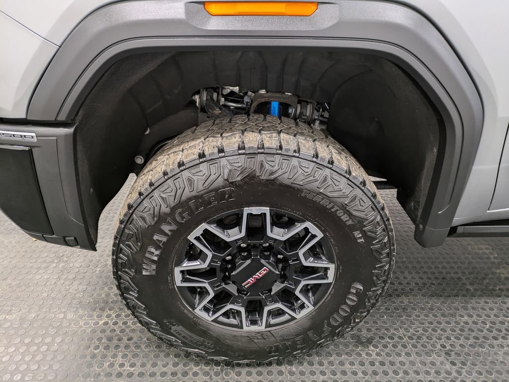 Used 2025 GMC Sierra 2500 AT4X image 7