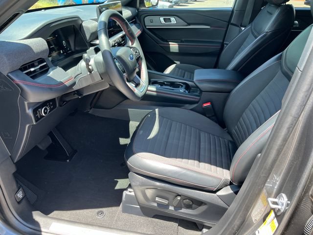 Used 2025 Ford Explorer ST-Line w/ Premium Package RWD image 4