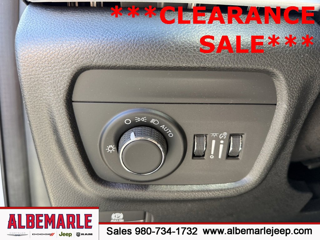 Used 2024 Jeep Grand Cherokee L Laredo w/ Luxury Tech Group I image 18
