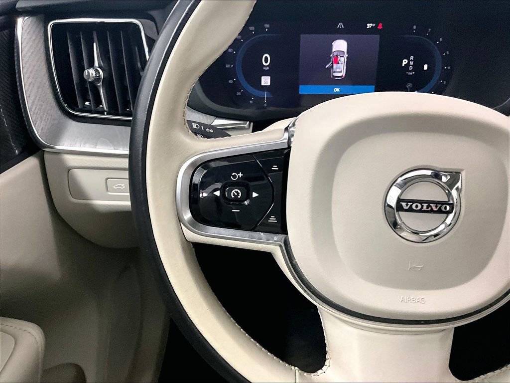 Used 2024 Volvo XC60 B5 Plus image 23
