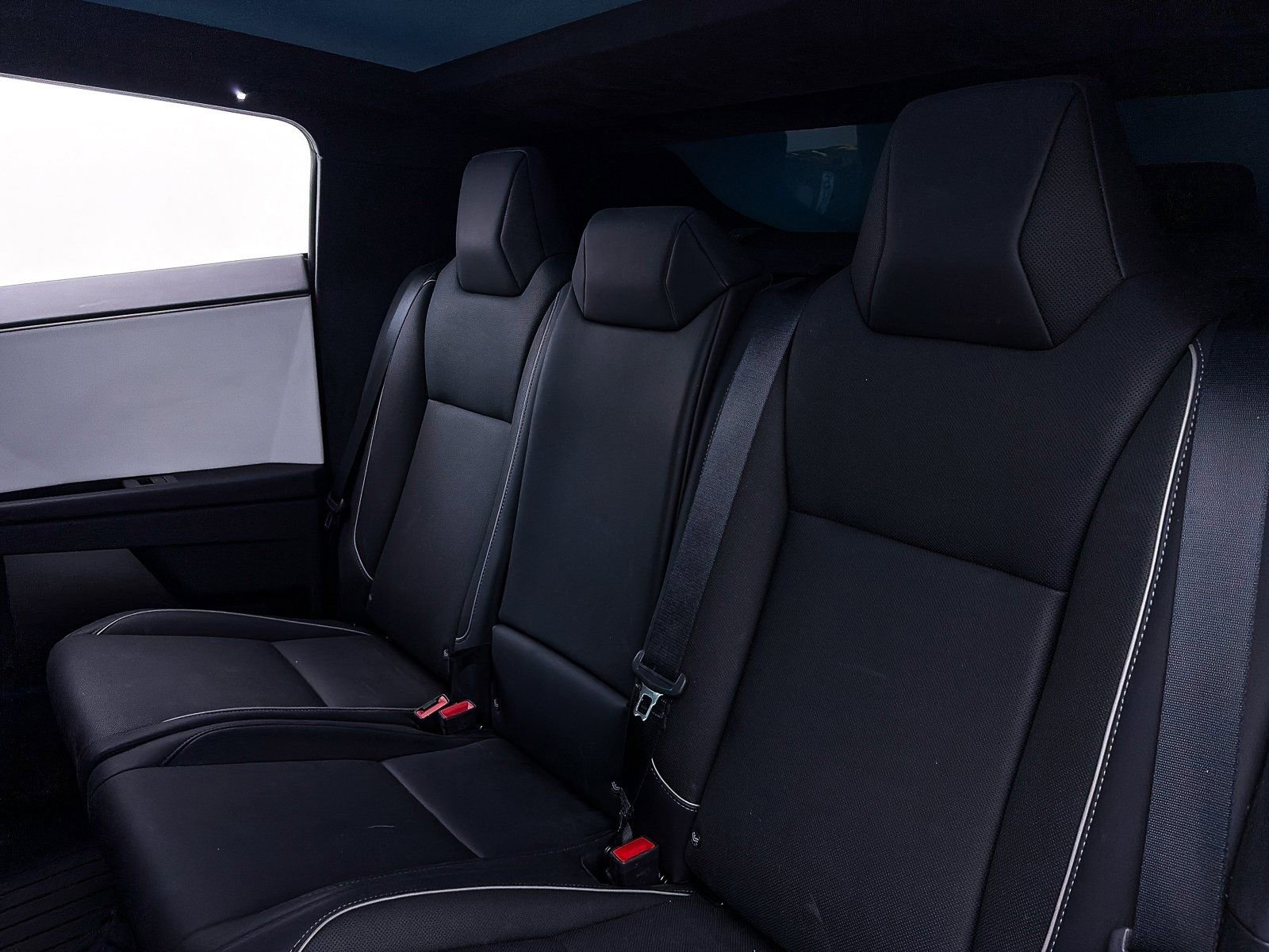 Used 2024 Tesla Cybertruck AWD Crew Cab image 32