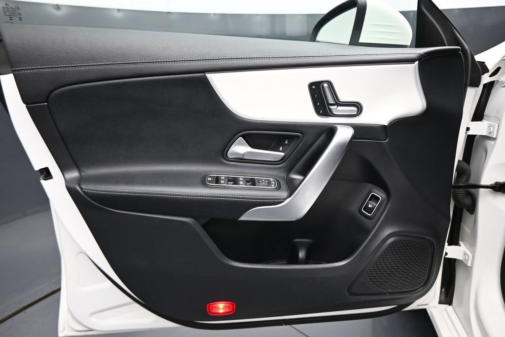 Used 2025 Mercedes-Benz CLA 250 image 11