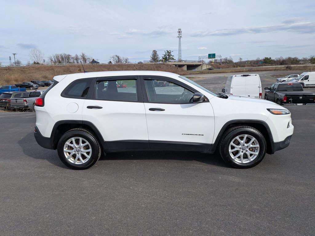 Used 2017 Jeep Cherokee Sport image 2