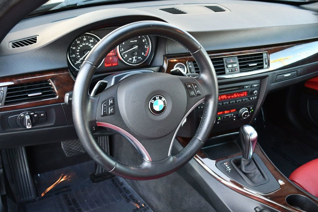 Used 2011 BMW 335i Convertible image 15