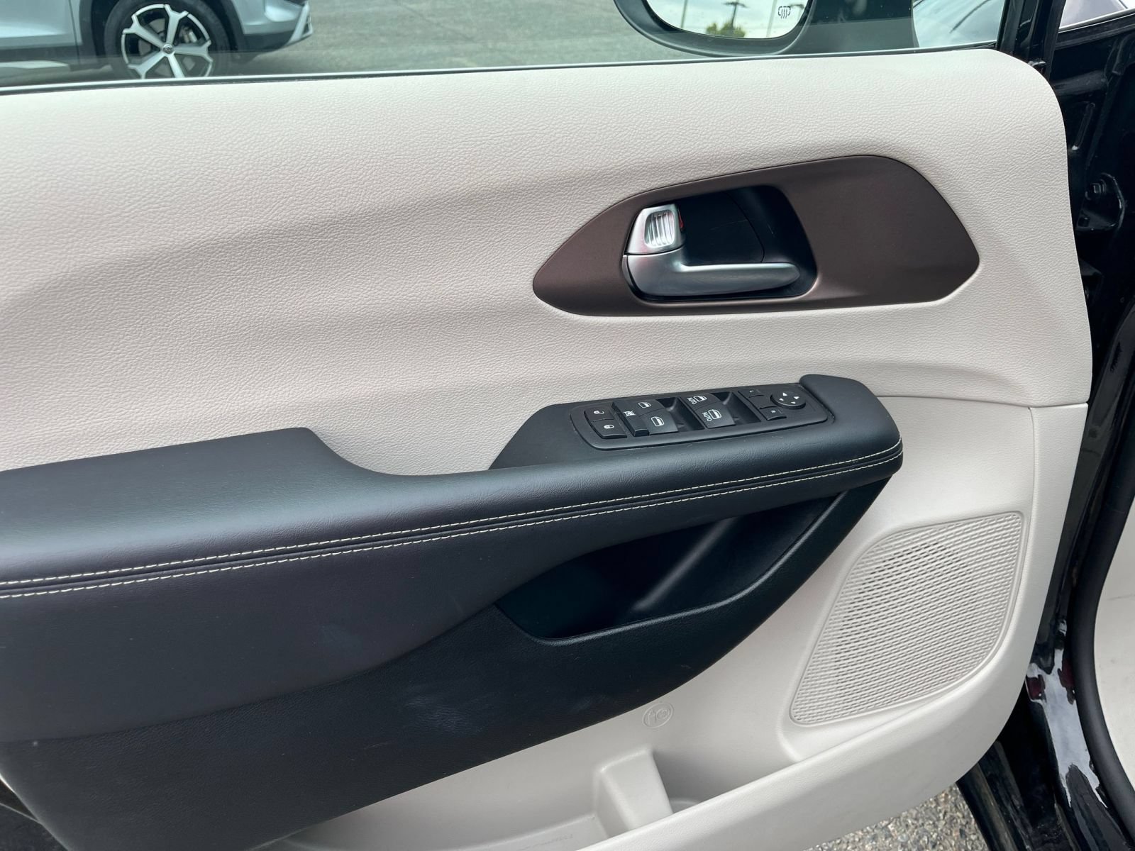 Used 2024 Chrysler Voyager LX FWD image 18