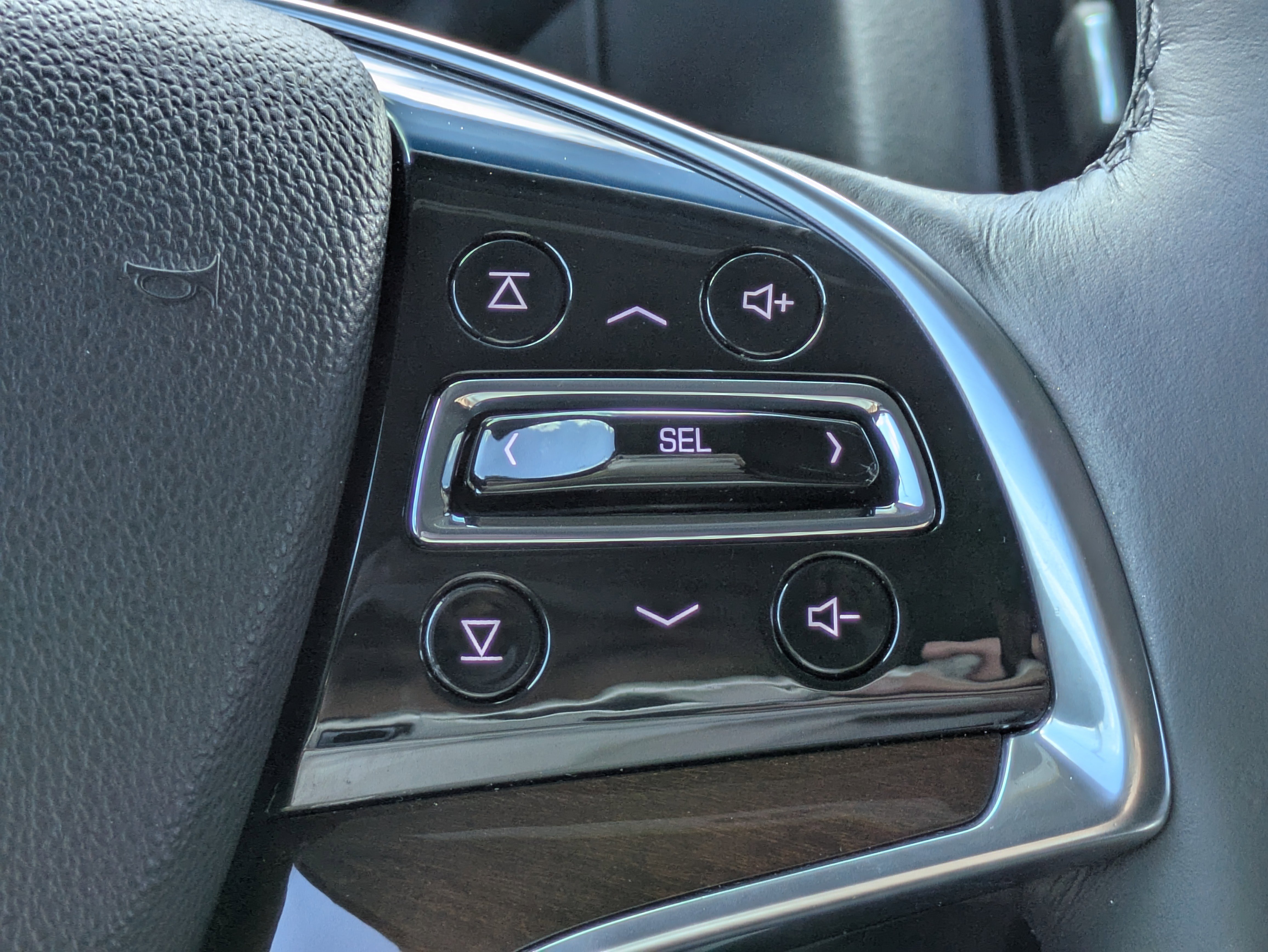 Used 2018 Cadillac Escalade 2WD image 23
