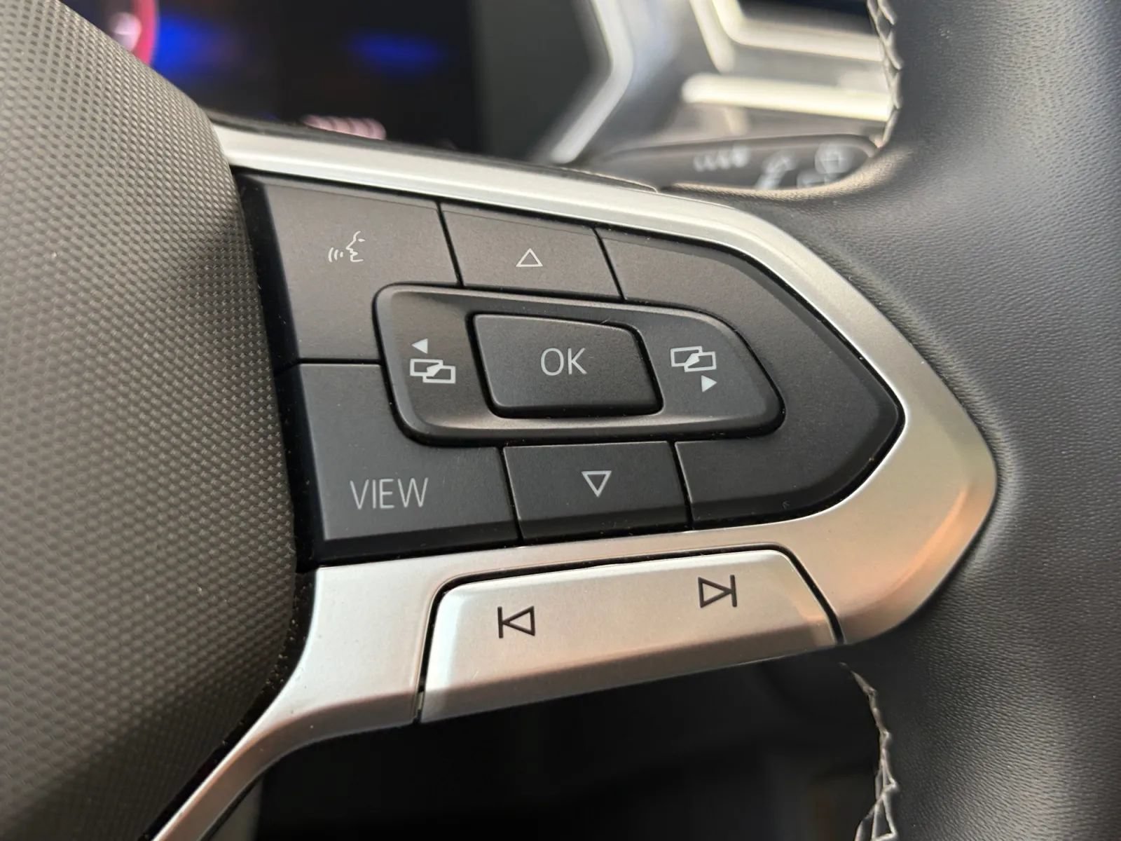 Used 2024 Volkswagen Tiguan SE w/ Panoramic Sunroof Package AWD/4WD image 31