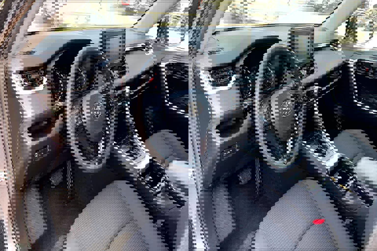 Used 2019 Toyota RAV4 LE image 16