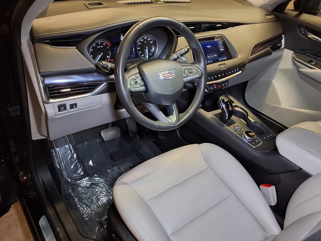 Certified 2023 Cadillac XT4 Luxury w/ Cold Weather Package FWD image 3