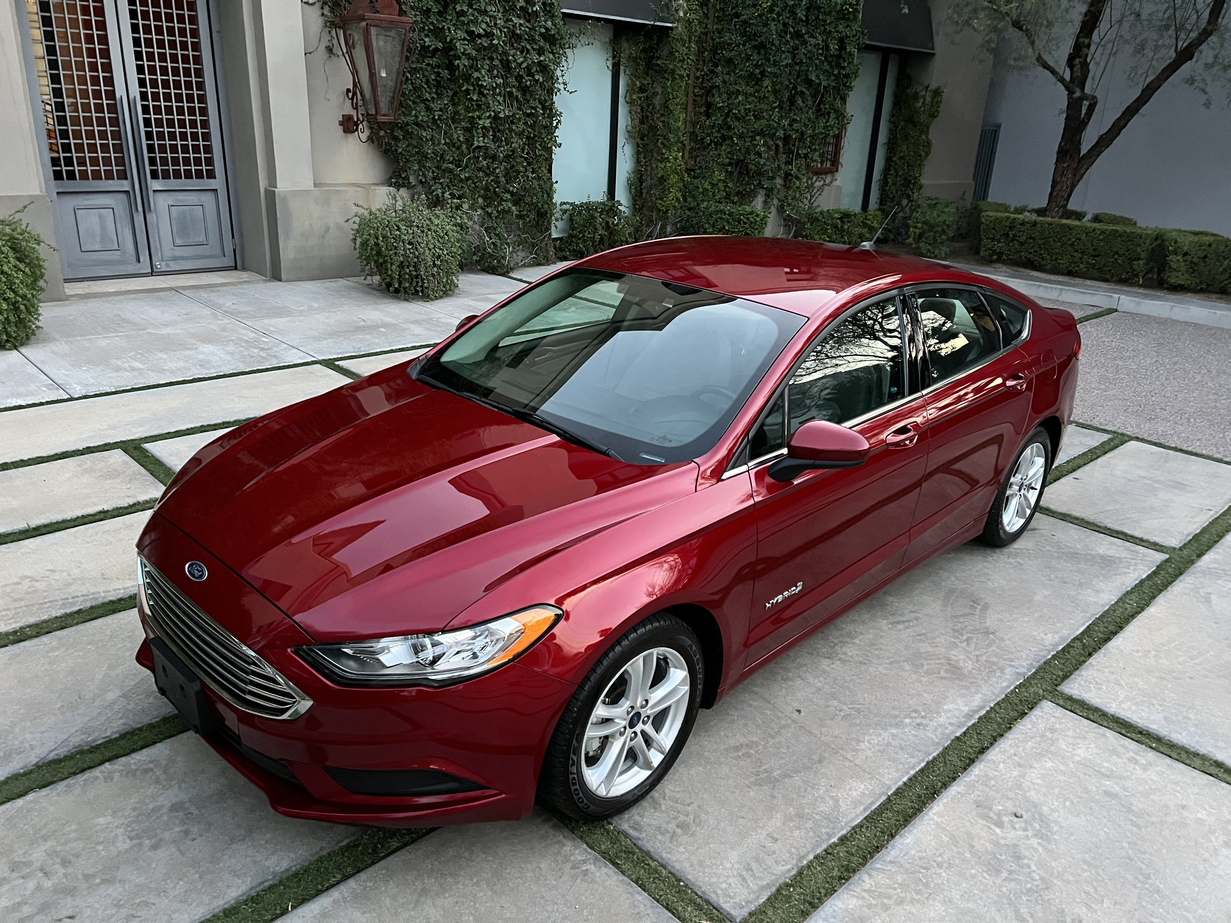 Used 2018 Ford Fusion SE FWD image 6