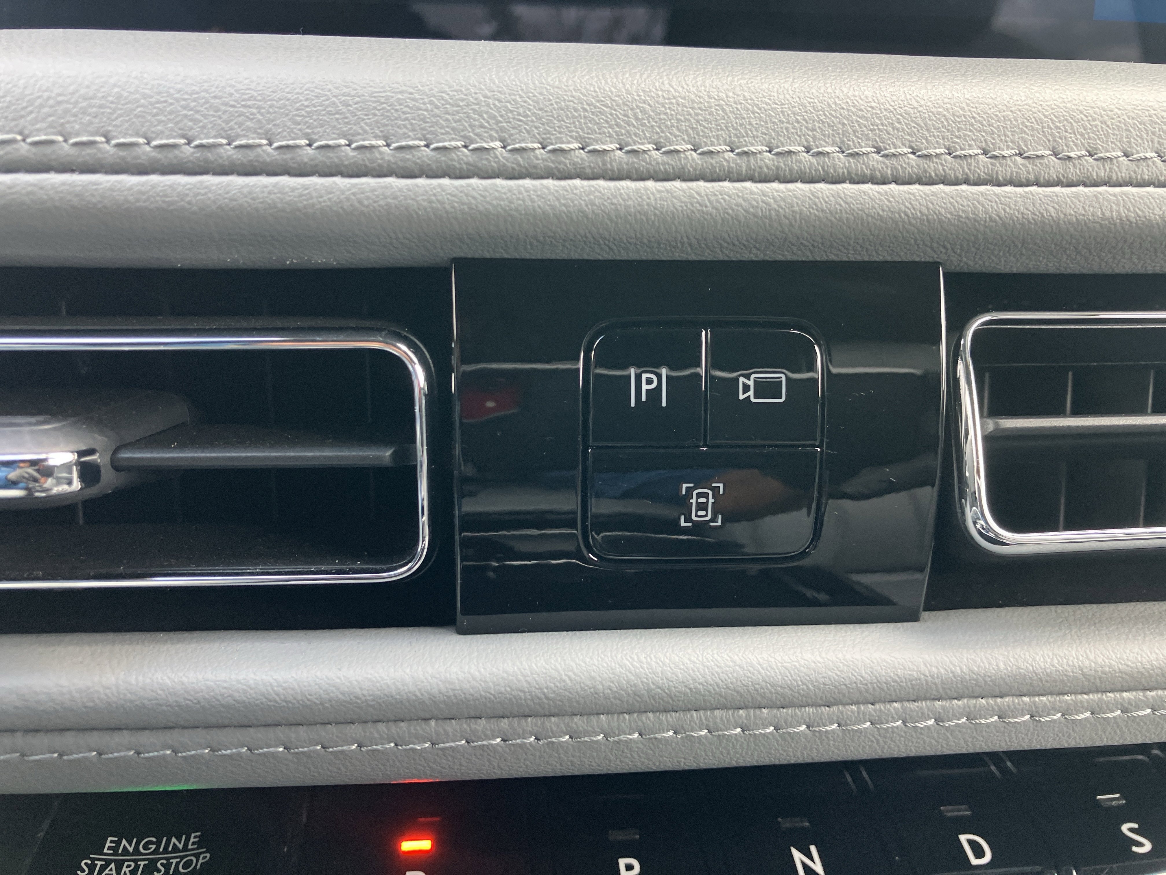 Used 2023 Lincoln Nautilus Reserve w/ Luxury Package image 32