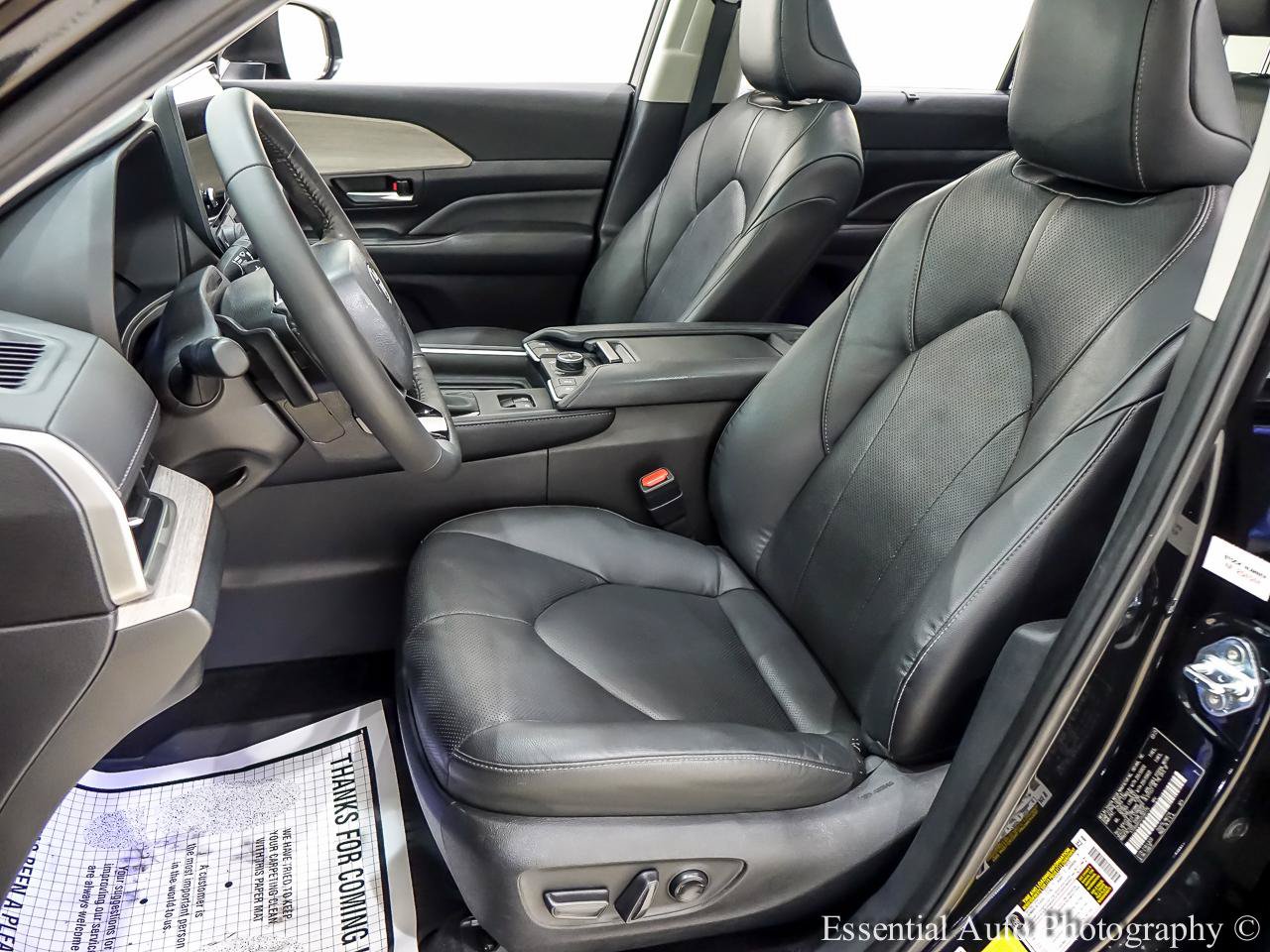 Used 2025 Toyota Grand Highlander AWD image 13