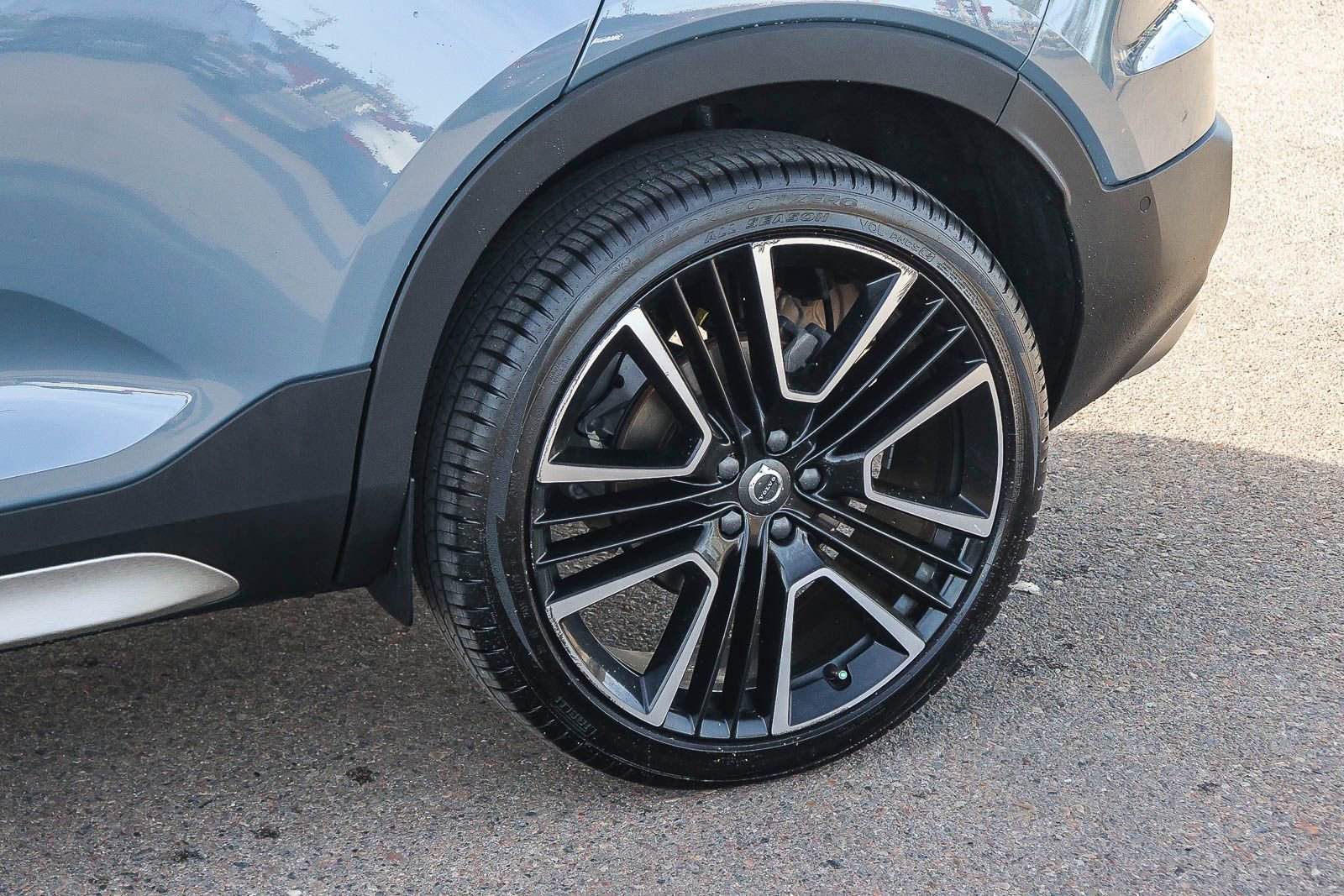 Used 2022 Volvo XC40 T5 Inscription w/ Advanced Package image 11