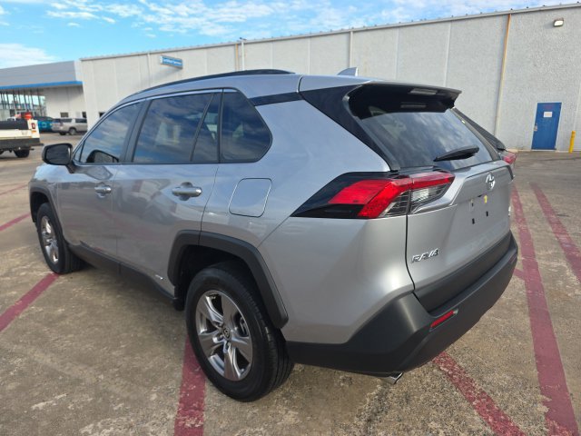 Used 2025 Toyota RAV4 LE AWD/4WD image 3
