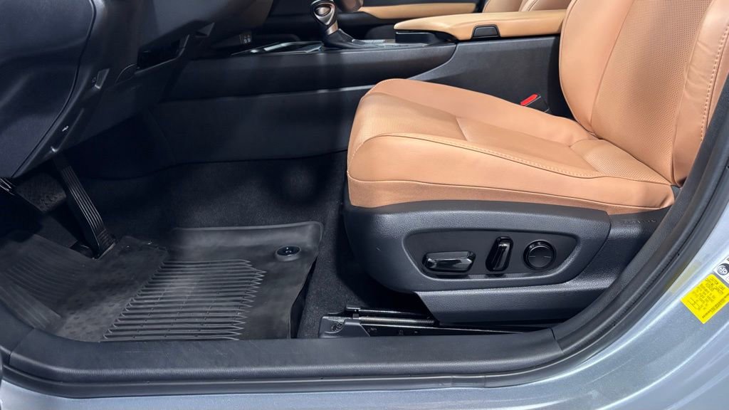 Used 2023 Lexus UX 250h AWD w/ Accessory Package (Z2) image 11