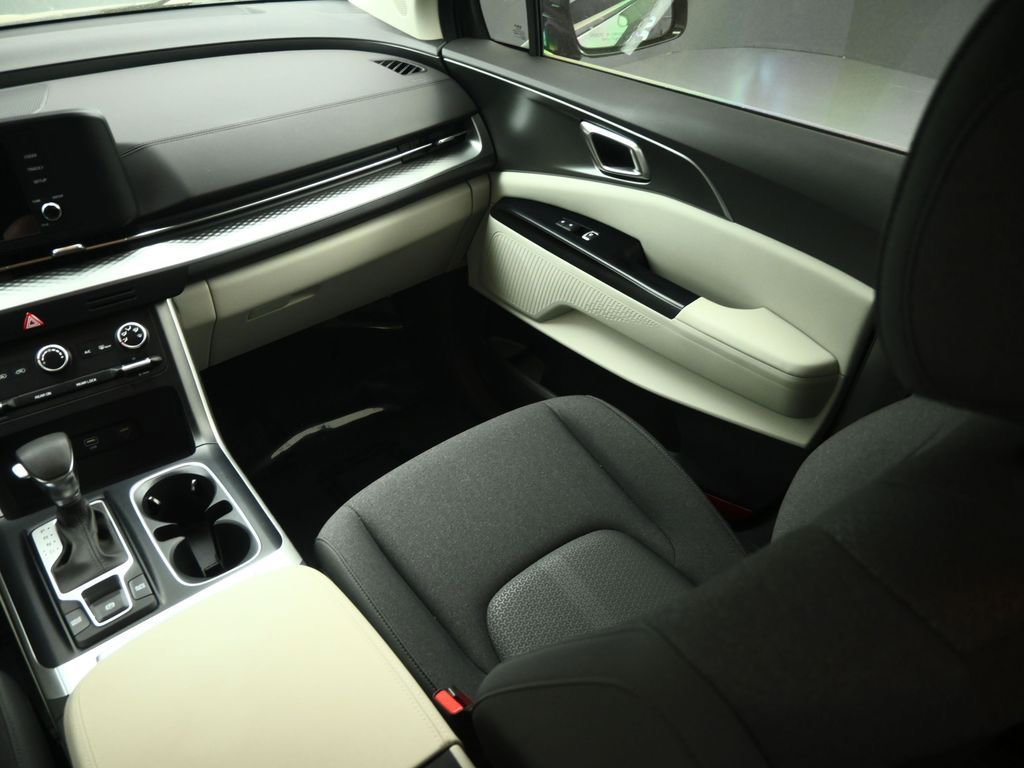 Used 2024 Kia Carnival LX image 48