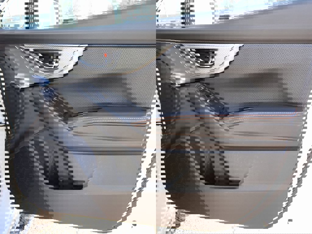 Used 2023 Subaru Crosstrek 2.5i Limited w/ Moonroof Package image 9