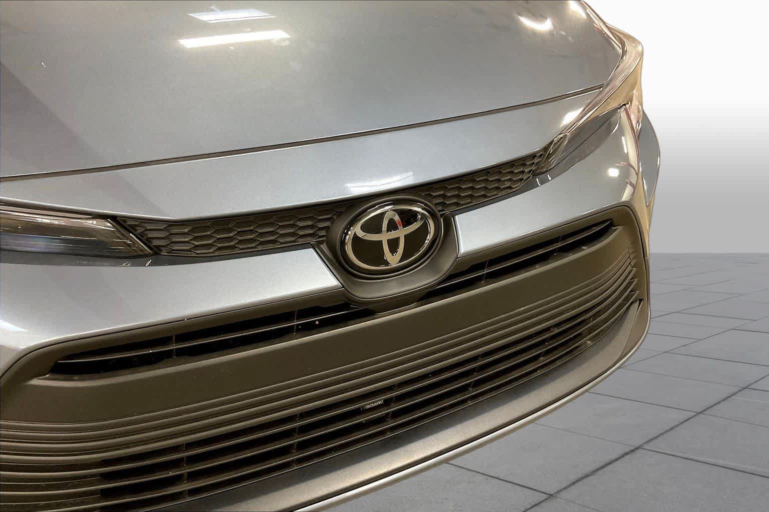 Used 2026 Toyota Corolla LE FWD image 29