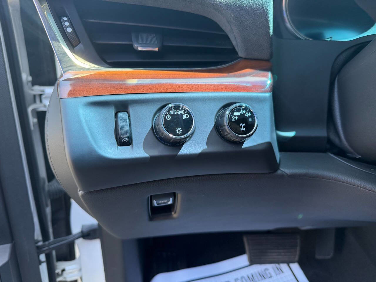 Used 2017 Cadillac Escalade ESV Premium Luxury image 24