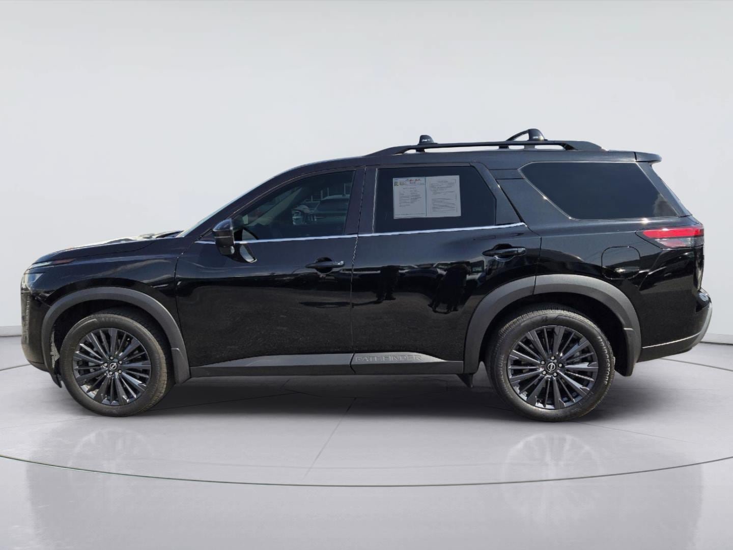 Used 2026 Nissan Pathfinder SL w/ SL Premium Package FWD image 5
