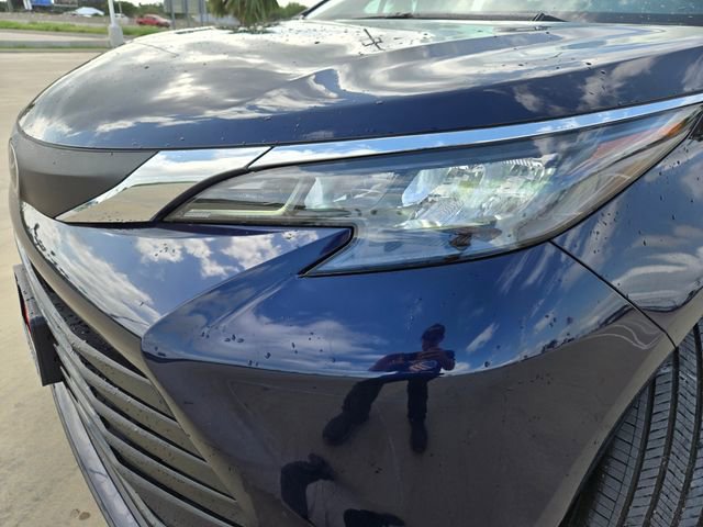 New 2026 Toyota Sienna LE FWD image 13