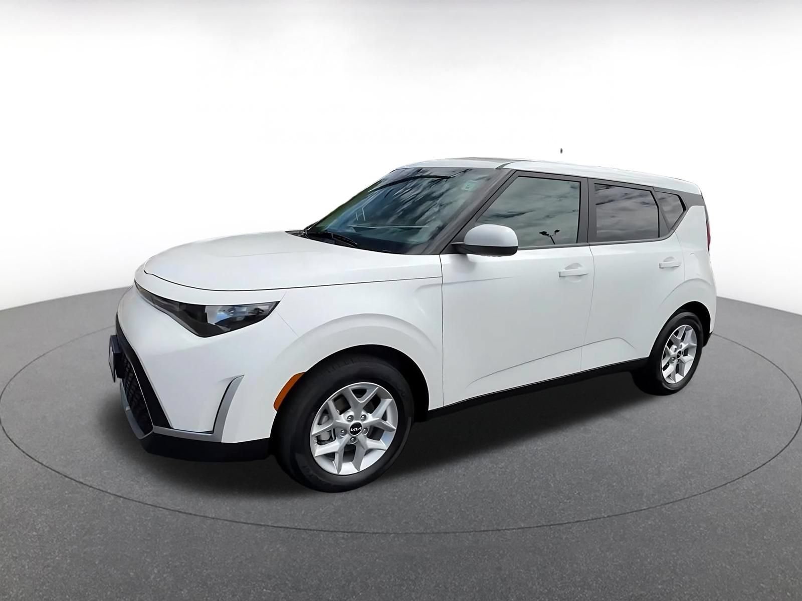 Used 2025 Kia Soul LX w/ LX Technology Package FWD image 8