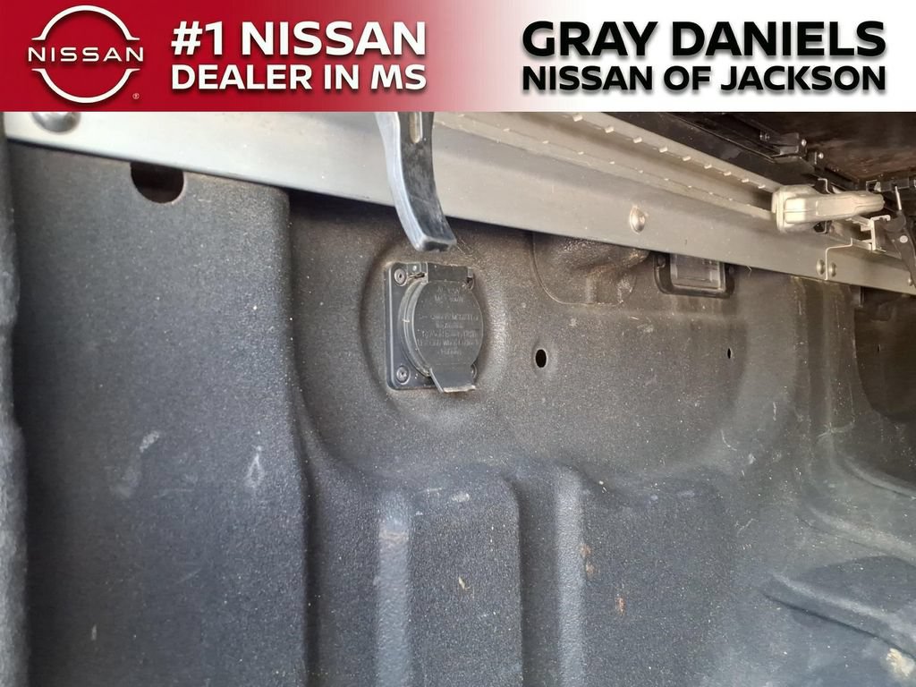Used 2018 Nissan Titan SV w/ SV Convenience Package AWD/4WD image 8