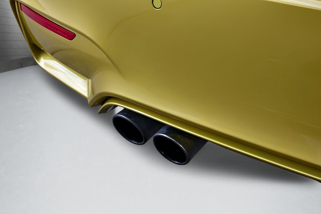 Used 2018 BMW M4 Coupe RWD image 15