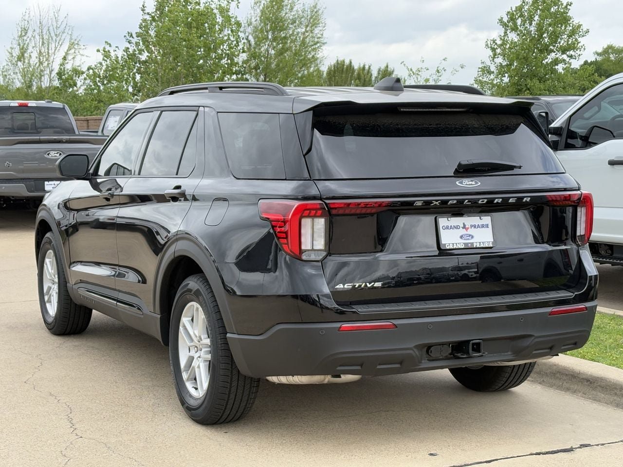 New 2026 Ford Explorer Active RWD image 5