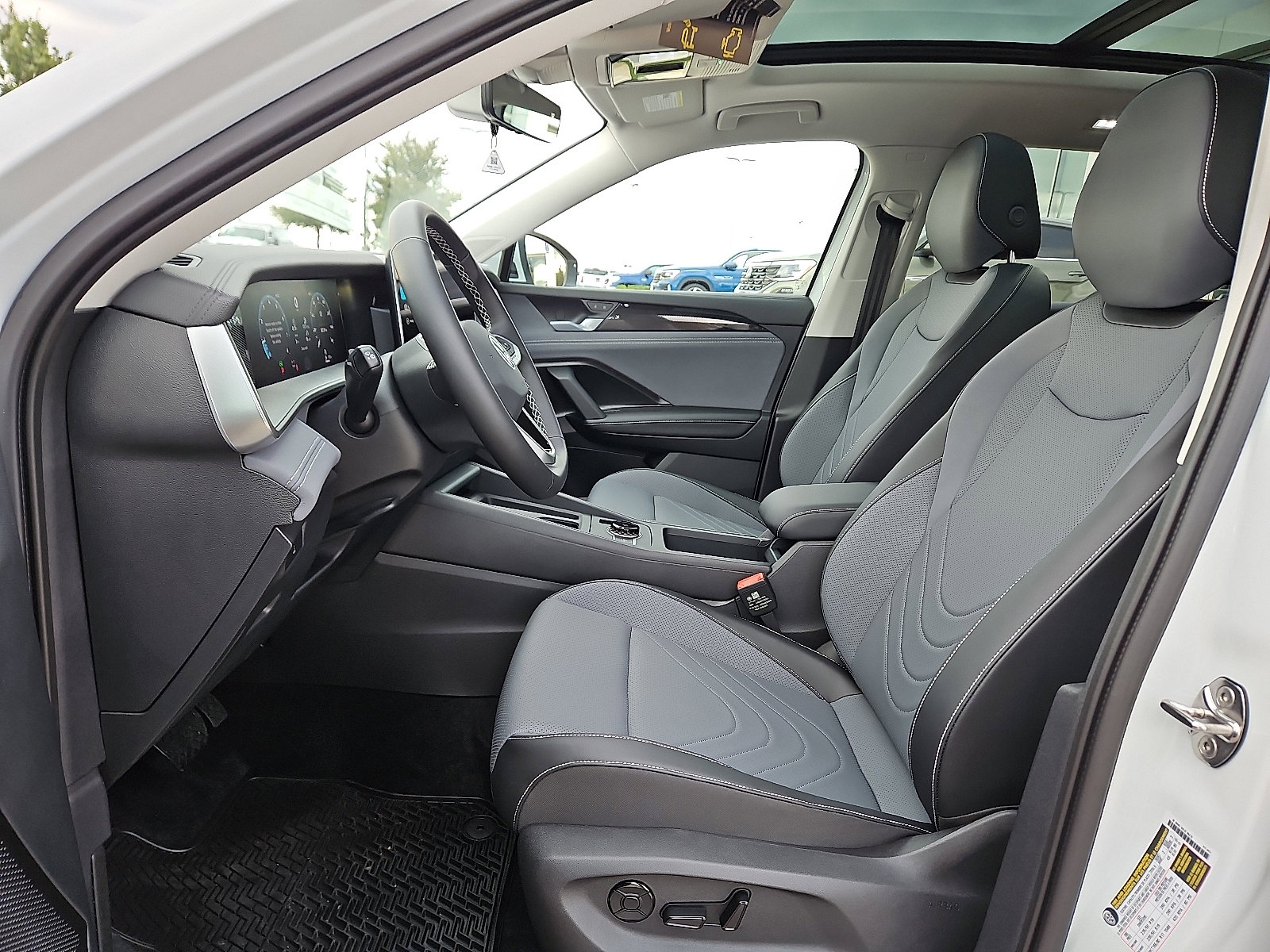 New 2026 Volkswagen Tiguan SE image 12