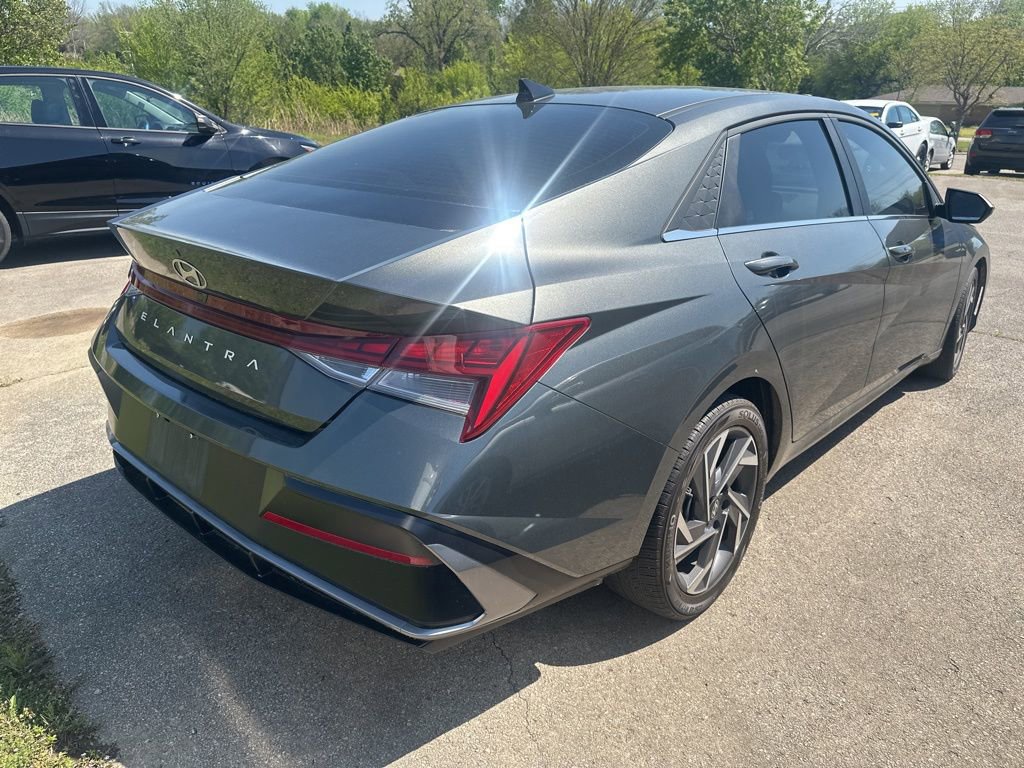 Used 2024 Hyundai Elantra SEL w/ Convenience Package image 5