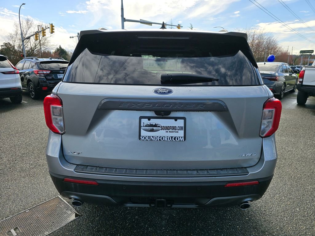 Used 2022 Ford Explorer XLT w/ Equipment Group 202A image 6