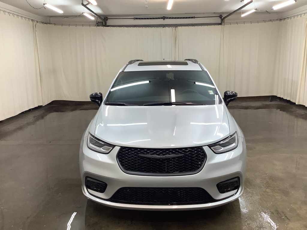 New 2026 Chrysler Pacifica Select w/ S Appearance Package FWD image 3